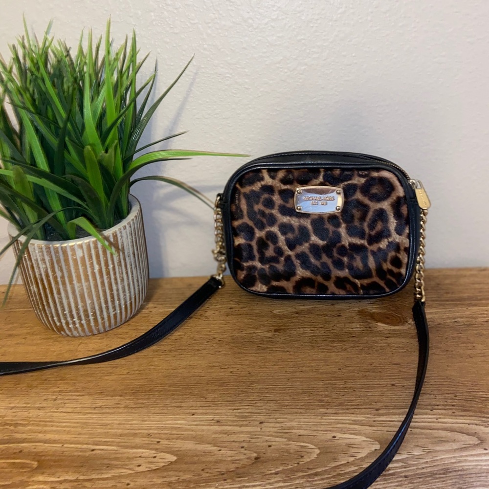 Small leopard Michael Kors cross body